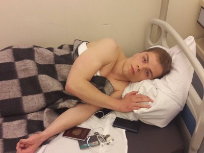 «В полвторого ночи в палате сидят три мента, издеваются, оскорбляют, не дают спать»